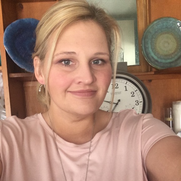 Meet your Posher, Whitney - Picture 1 of 1